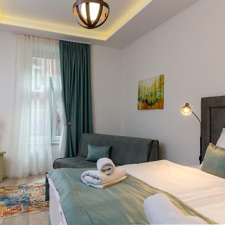 O..C.. Lux Apartments Sarajevo Bagian luar foto